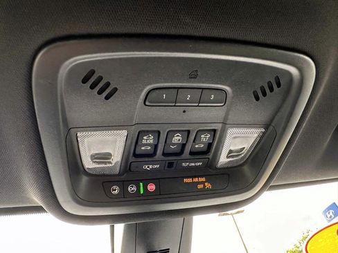 Used 2023 Chevrolet Traverse RS AWD/4WD image 28