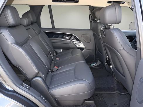 New 2026 Land Rover Range Rover Long Wheelbase SE image 17