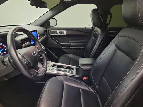 Used 2020 Ford Explorer XLT w/ Equipment Group 202A image 17