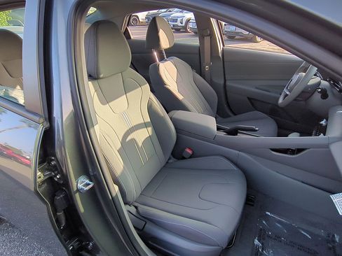 Used 2025 Hyundai Elantra Sport image 26