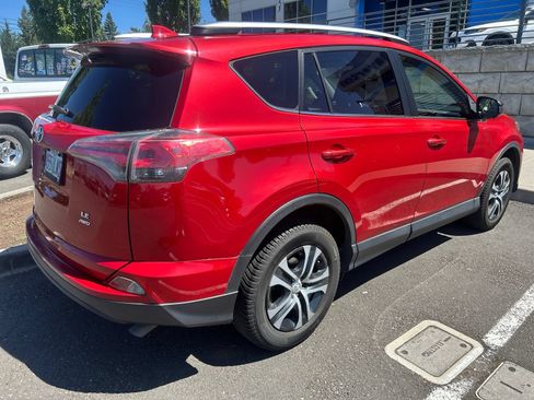 Used 2016 Toyota RAV4 LE AWD/4WD image 5