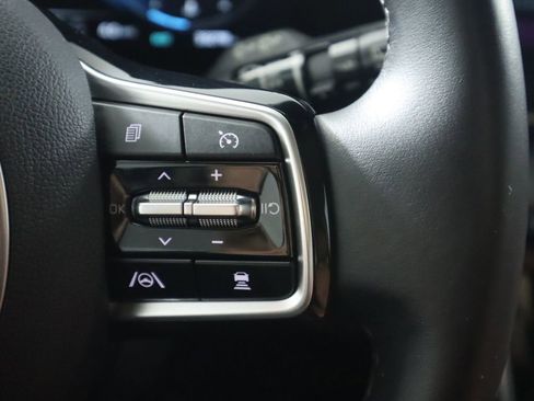 Used 2024 Kia Carnival SX image 12