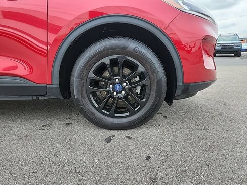 Used 2022 Ford Escape SE w/ Cold Weather Package AWD/4WD image 3