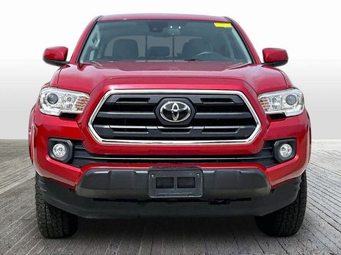 Used 2019 Toyota Tacoma SR5 AWD/4WD image 2