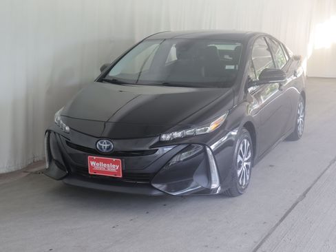 Used 2020 Toyota Prius Prime XLE FWD image 24
