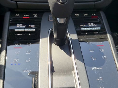 New 2025 Porsche Macan image 27