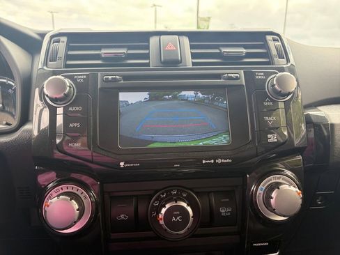 Used 2018 Toyota 4Runner TRD Off-Road Premium AWD/4WD image 17