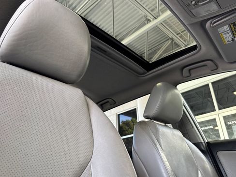 Used 2011 Toyota RAV4 Limited AWD/4WD image 19