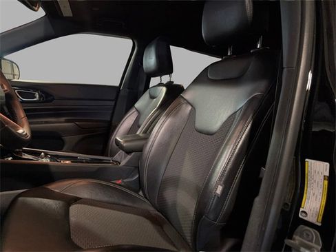 Used 2023 Jeep Compass Altitude image 9