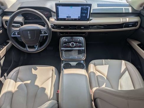 Used 2022 Lincoln Nautilus FWD w/ Premium Package image 16