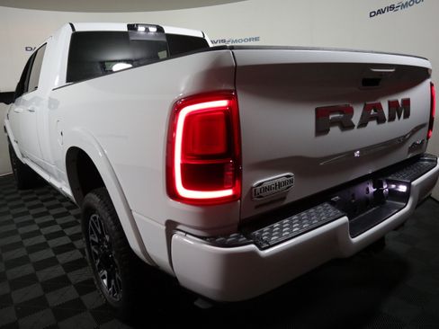 Used 2025 RAM 2500 Limited AWD/4WD image 9