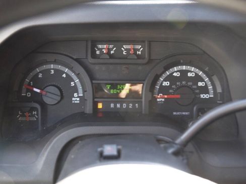 Used 2010 Ford E-350 and Econoline 350 XLT RWD image 28