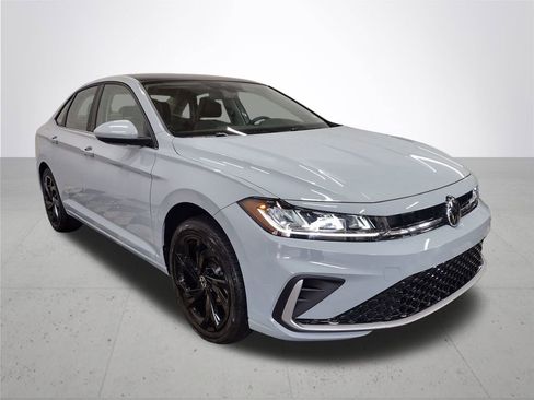 New 2026 Volkswagen Jetta SE image 4