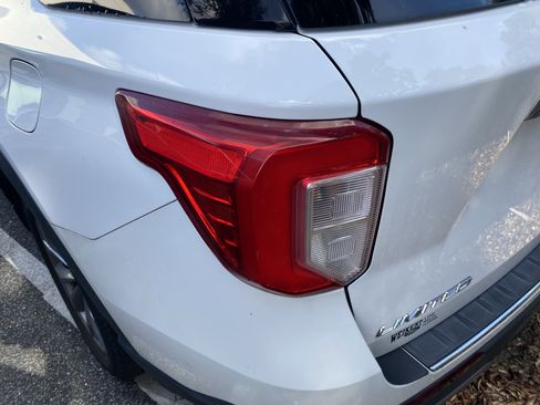 Used 2022 Ford Explorer Limited AWD/4WD image 21