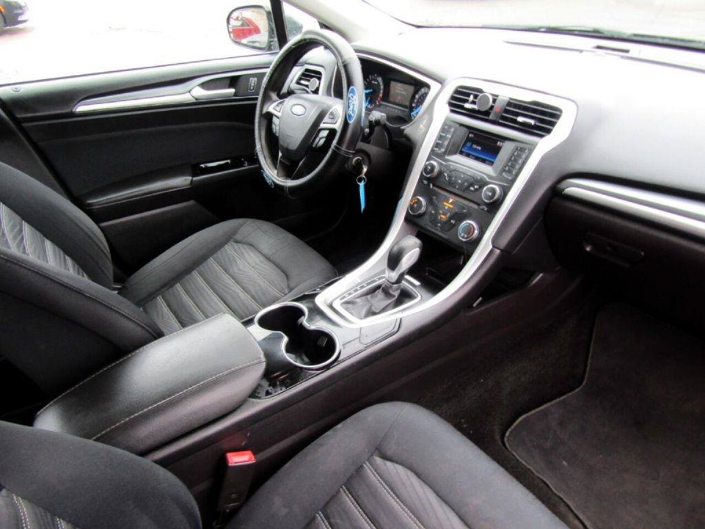 Used 2016 Ford Fusion SE FWD image 18