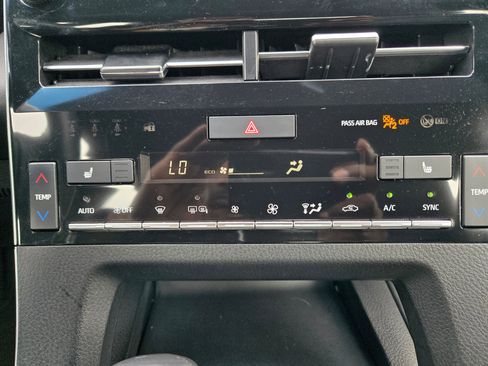 Used 2021 Toyota Avalon XLE FWD image 29
