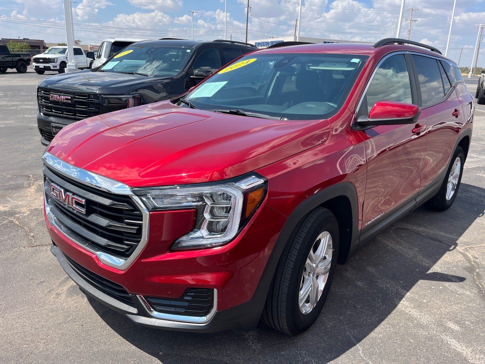 Used 2024 GMC Terrain SLE w/ Driver Convenience Package FWD image 1