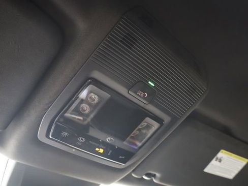 Used 2025 Volkswagen Atlas Cross Sport SE image 22