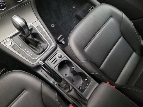 Used 2016 Volkswagen Golf Limited Edition image 26