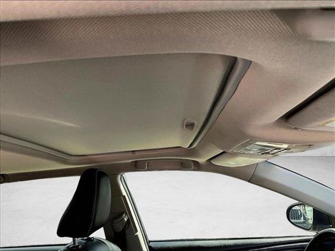 Used 2017 Toyota Camry XLE FWD image 13