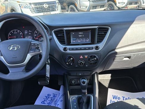 Used 2022 Hyundai Accent SE FWD image 5