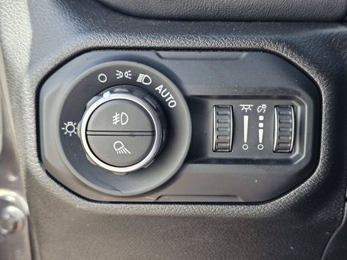 Used 2021 Jeep Gladiator Overland AWD/4WD image 19