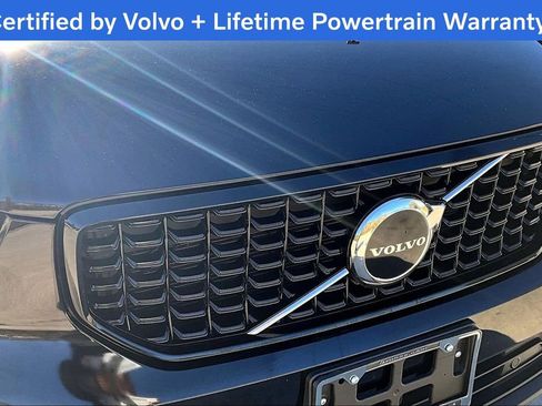 Used 2023 Volvo XC40 B4 Plus image 37