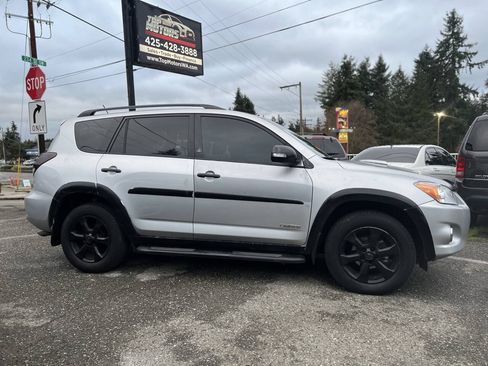Used 2010 Toyota RAV4 Limited AWD/4WD image 4