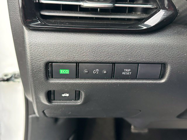 Certified 2023 Nissan Sentra SR FWD image 20