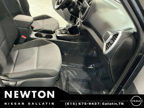 Used 2025 Kia Soul LX FWD image 11