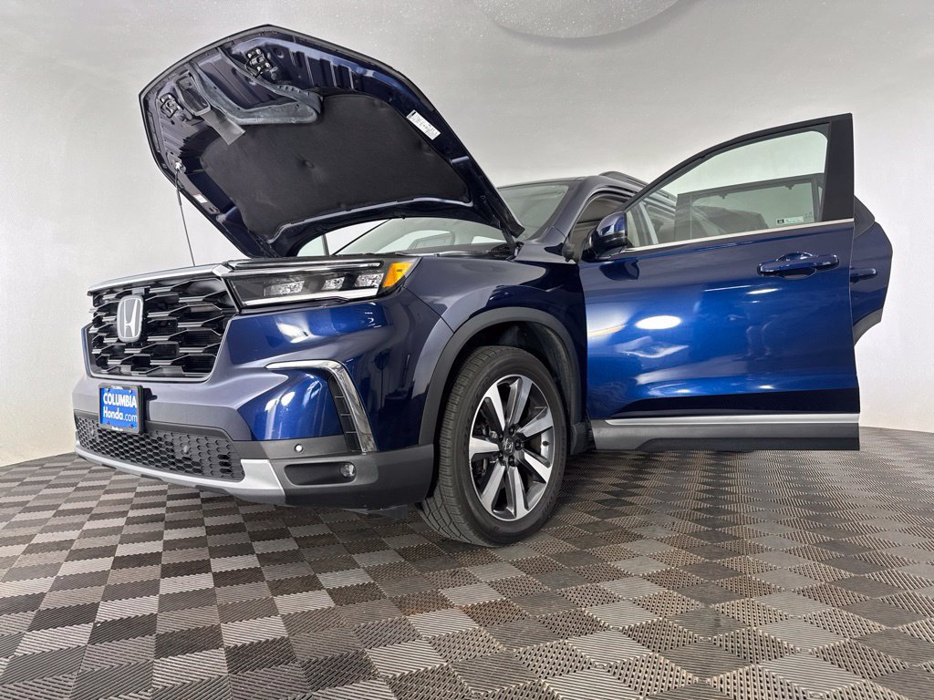 Used 2025 Honda Pilot Touring image 17