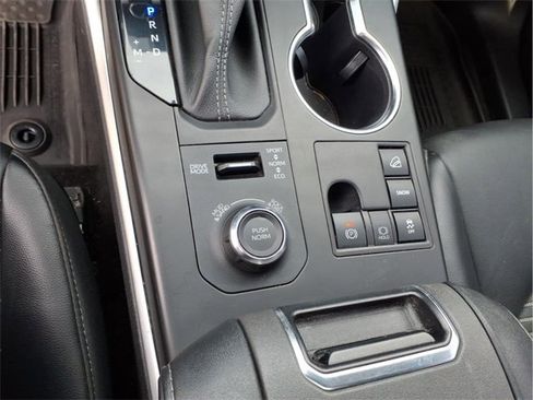 Used 2023 Toyota Highlander L image 19