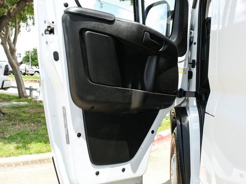 Used 2024 RAM ProMaster 2500 w/ Convenience Group FWD image 39
