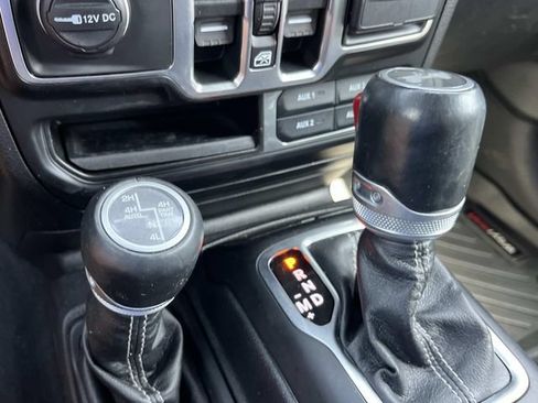 Used 2021 Jeep Wrangler Unlimited Sahara w/ Cold Weather Group AWD/4WD image 31