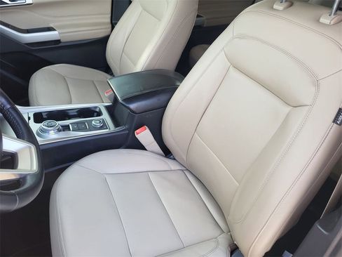 Used 2022 Ford Explorer XLT w/ Equipment Group 202A image 26