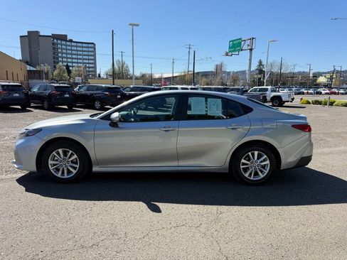 Used 2025 Toyota Camry LE w/ Convenience Package image 5