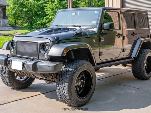 Used 2016 Jeep Wrangler Unlimited Rubicon w/ Connectivity Group image 14