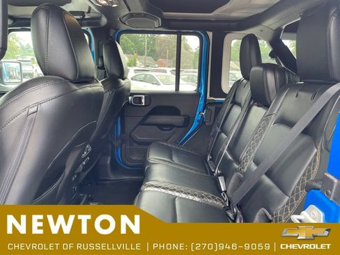 Used 2022 Jeep Wrangler Unlimited Sahara AWD/4WD image 11