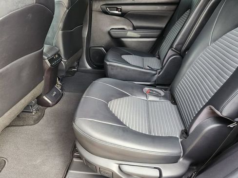 Used 2023 Toyota Highlander XSE FWD image 30