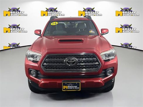 Used 2016 Toyota Tacoma SR5 image 2