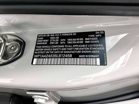 Used 2025 Porsche Macan image 36