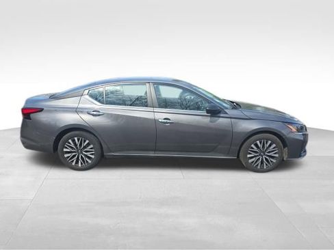 Used 2025 Nissan Altima 2.5 SV image 8