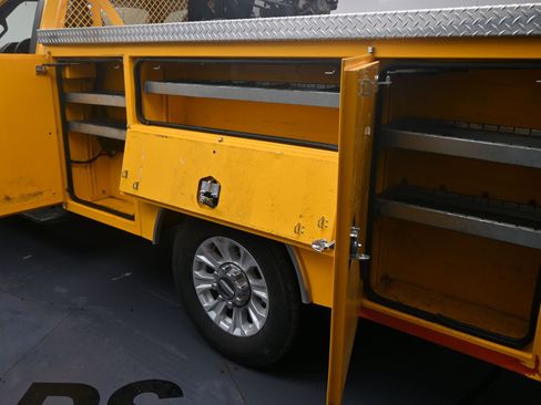 Used 2022 Ford F350 XL w/ Power Equipment Group image 19