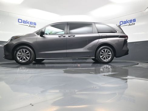 Used 2024 Toyota Sienna LE image 40