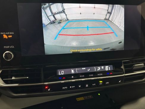 Used 2025 Toyota Sienna XSE image 40