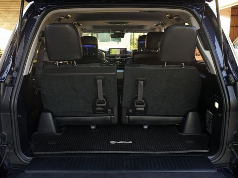 Used 2017 Lexus LX 570 4WD image 34