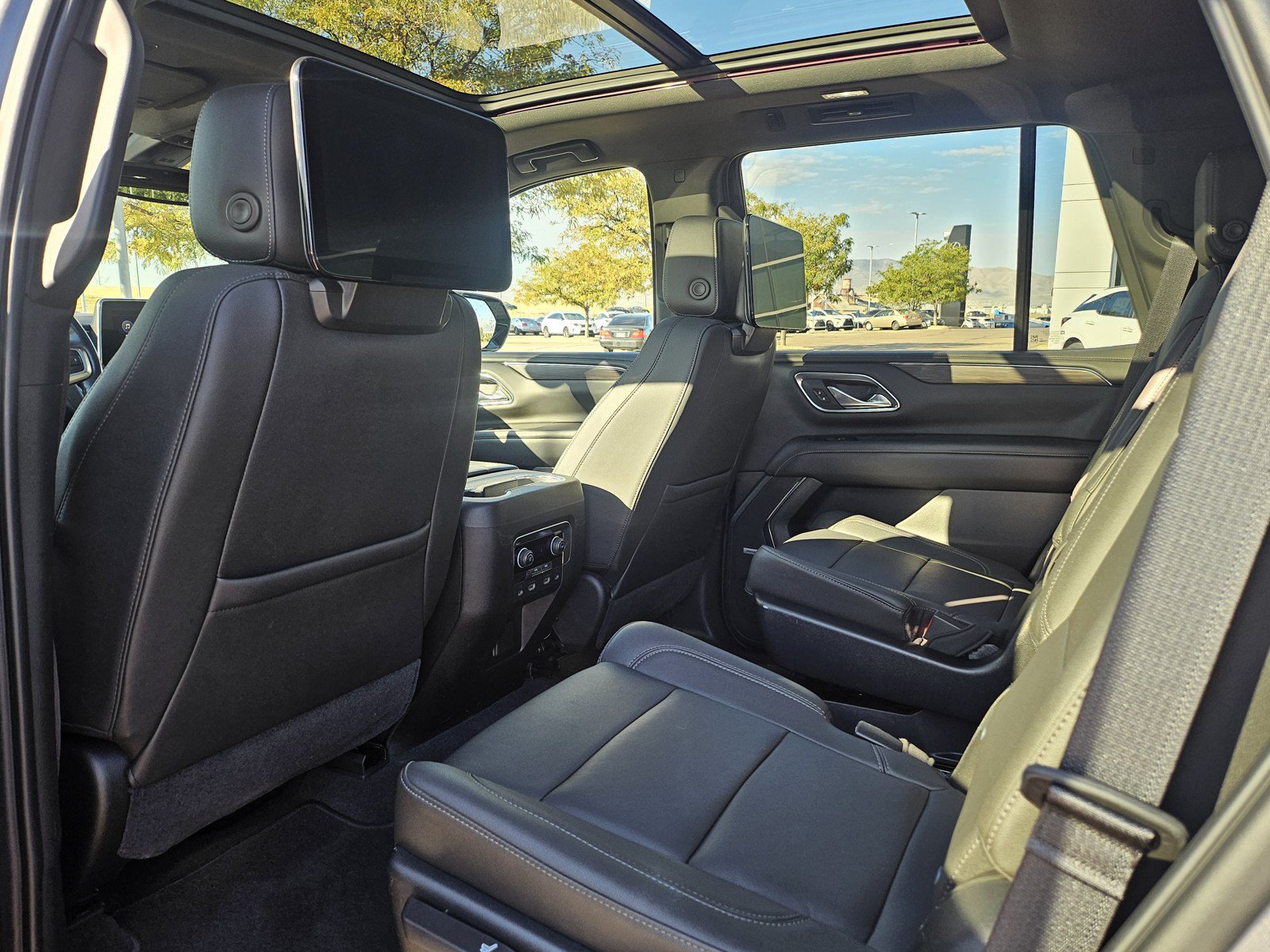 Used 2021 Chevrolet Tahoe Z71 w/ Rear Media and Nav Package AWD/4WD image 16