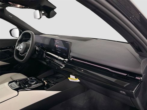 Certified 2026 BMW 530i w/ Premium Package RWD image 27