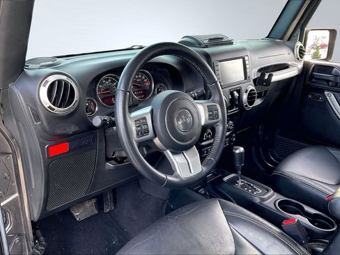 Used 2016 Jeep Wrangler Unlimited Rubicon image 12
