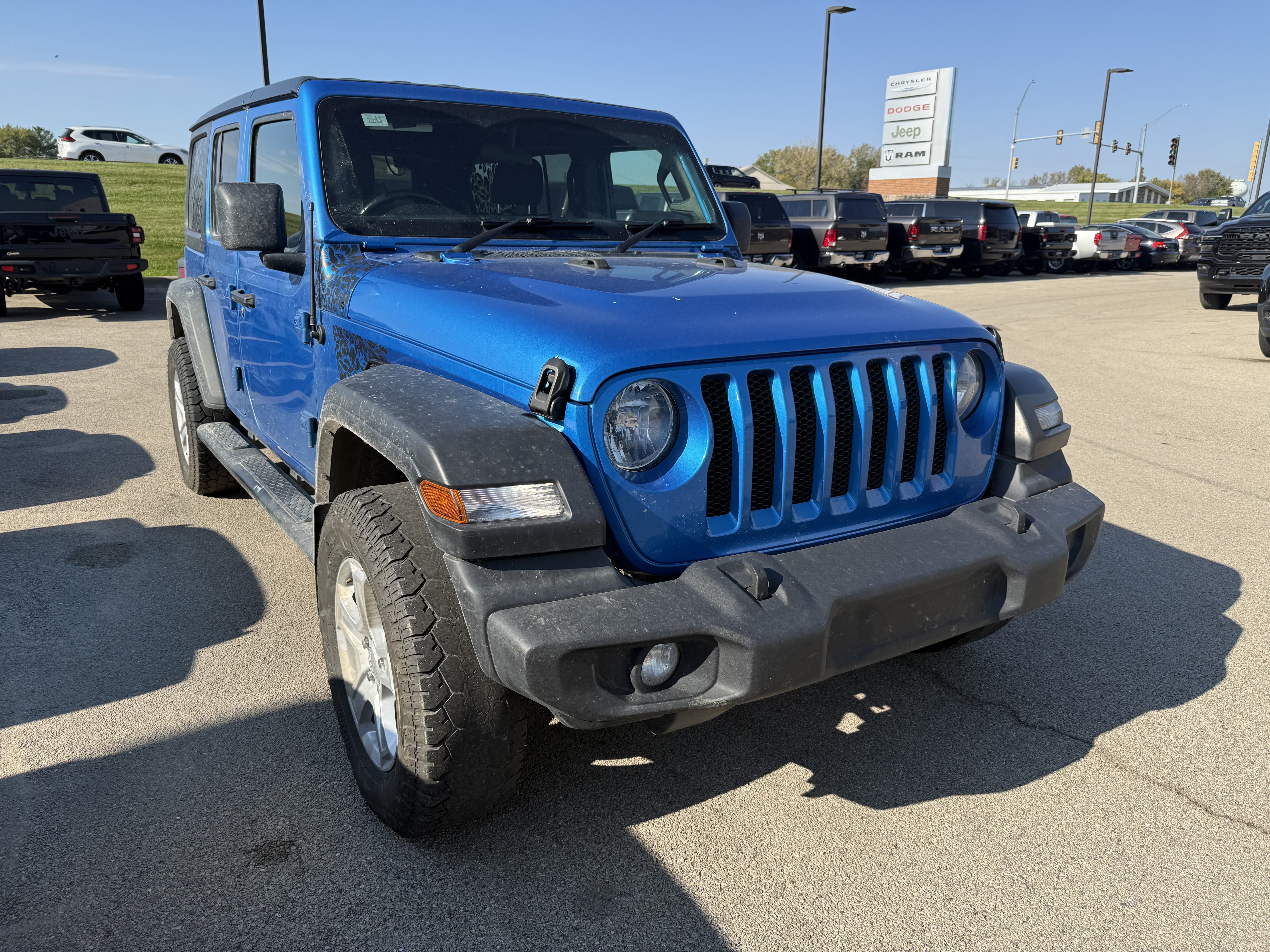 Used 2022 Jeep Wrangler Unlimited Sport w/ Cold Weather Group AWD/4WD image 1
